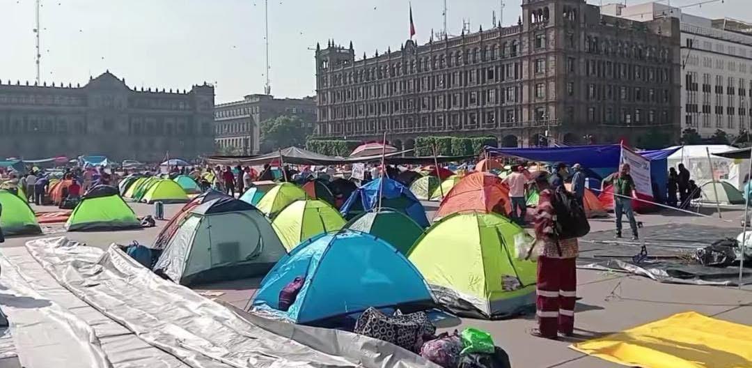 #Nacionales | CNTE rechaza aumento | Exigen se respete la jubilación docente por años de trabajo, pues actualmente las maestras se jubilan a los 28 años de servicio, mientras que los maestros lo hacen tras 30 años de labores.