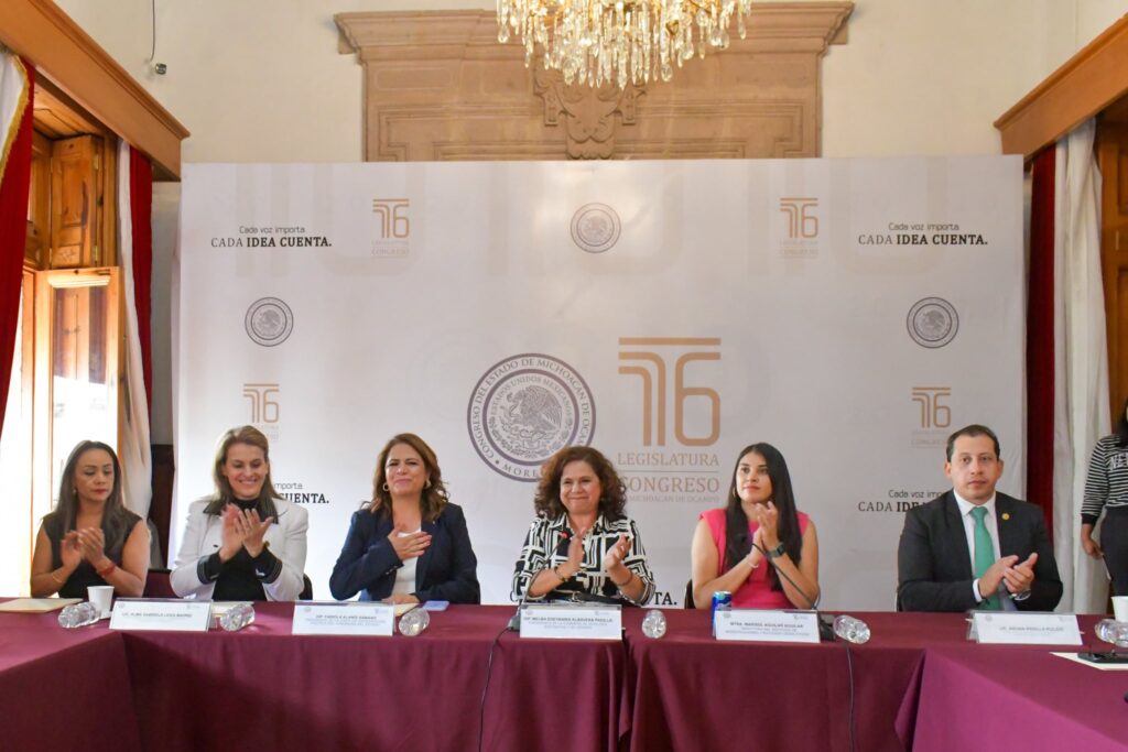 Reconoce Fabiola Alanís compromiso de personal del Congreso Estatal con la agenda de las mujeres