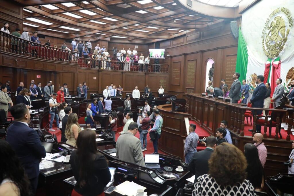 Busca 76 Legislatura reducir circulación de camiones de carga con doble remolque o semirremolque en carreteras