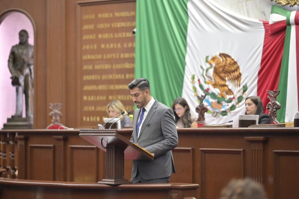 Presenta Poncho Chávez iniciativa para cámaras en equipo de policías municipales y estatales