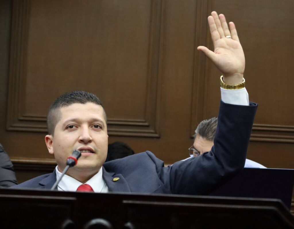 Aprueban iniciativa que presentó Vicente Gómez para incluir la igualdad de género en ámbito empresarial