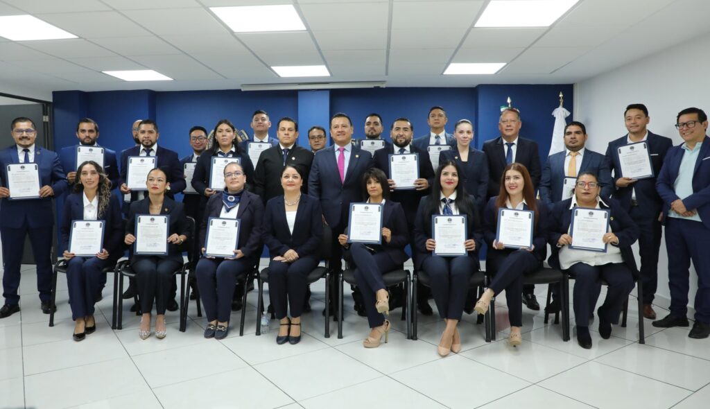 Honestidad y transparencia, valores clave para el crecimiento profesional del personal de la Fiscalía: Carlos Torres Piña