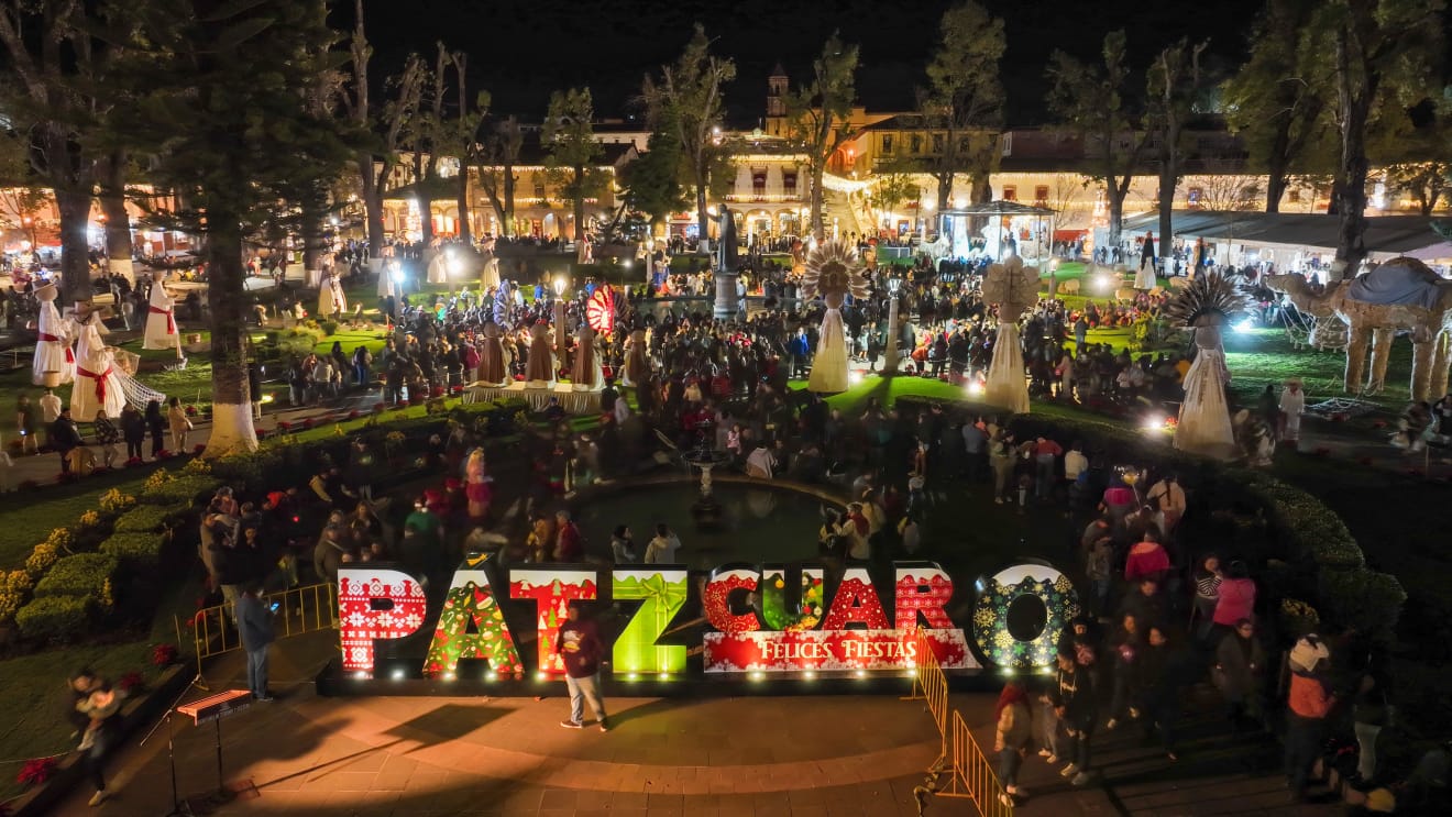 Todo un éxito el encendido del Árbol Navideño, la Caravana y el 10° aniversario del Nacimiento Monumental en Pátzcuaro