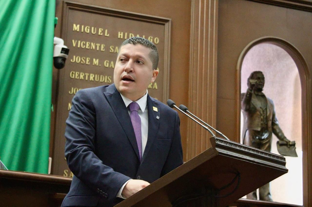 Presenta Vicente Gómez para fomentar crianza positiva de la niñez y para la regulación de albergues animales