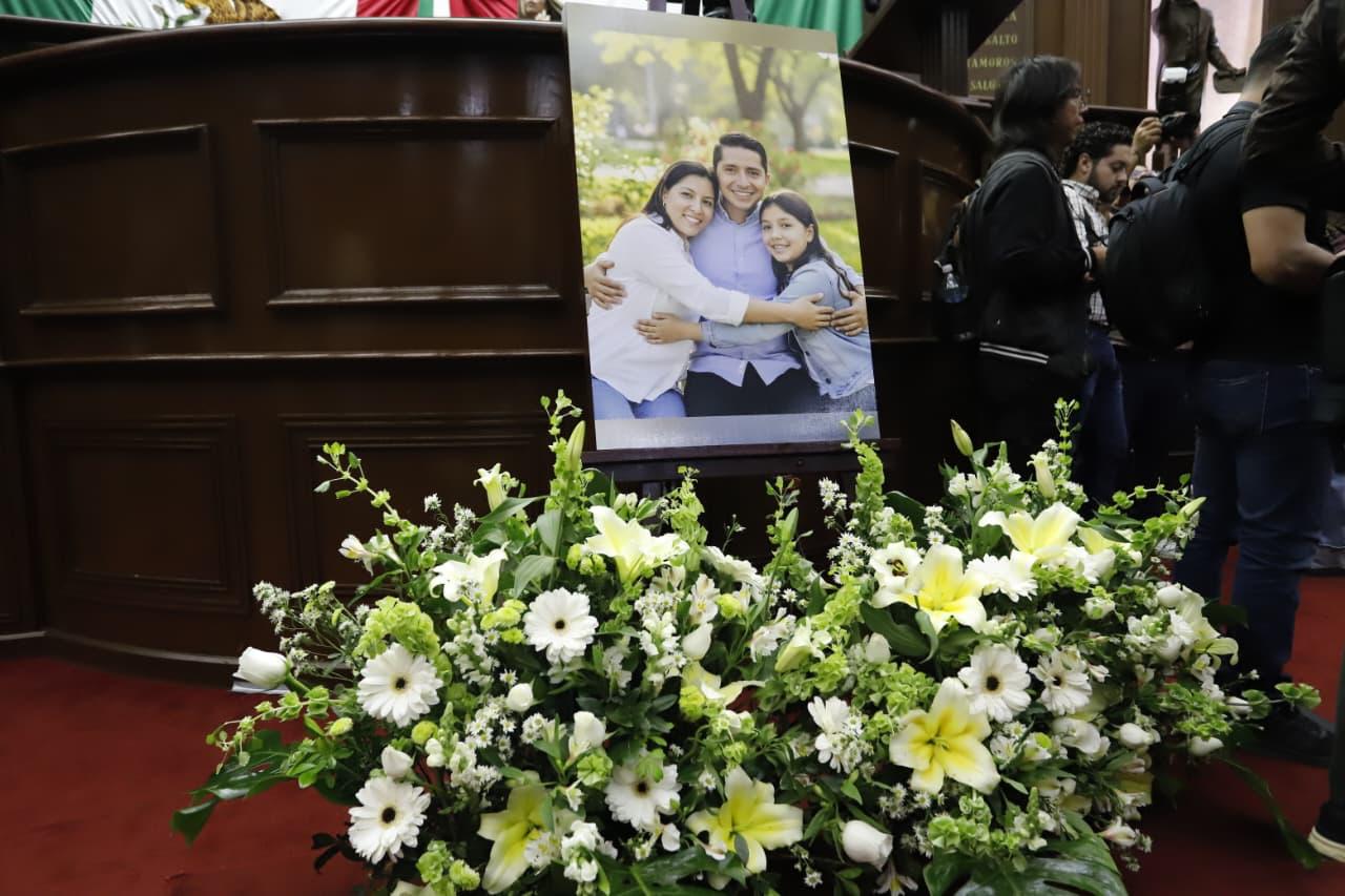 Rinde 76 Legislatura homenaje póstumo a Víctor Mujica, Anayeli Hernández y a su hija
