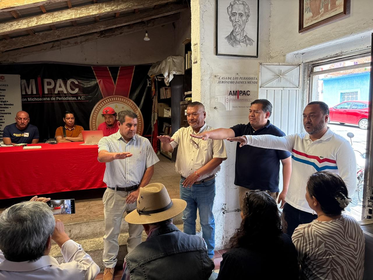 Toma protesta nueva delegación de Uruapan de la Asociación Michoacana de Periodistas A.C.