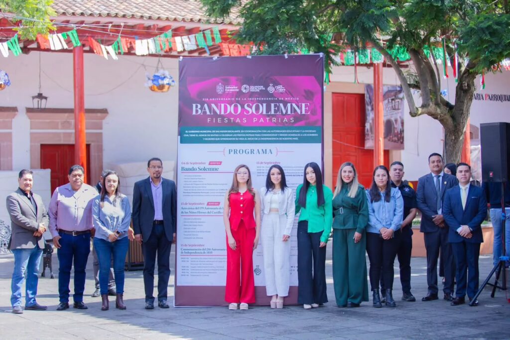 Dayana Pérez encabeza el inicio de las Fiestas Patrias en Salvador Escalante